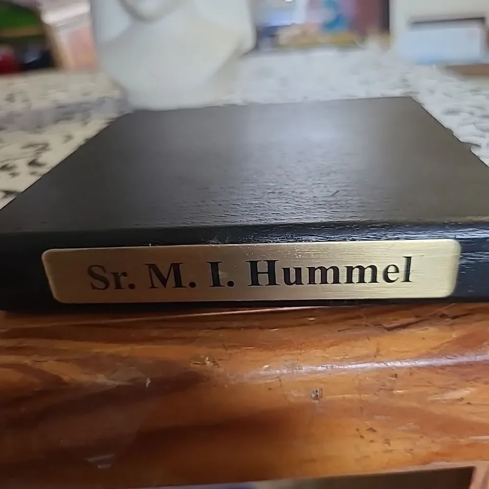 M.J.Hummel Bust